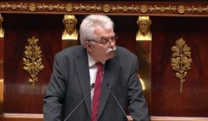 Chassaigne (GDR) fait référence à Wolinski pour expliquer son opposition à la loi Macron