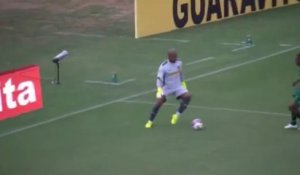 Le gardien brésilien Jefferson se prend pour Manuel Neuer et dribble l'attaquant adverse
