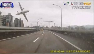 Taïwan : la vidéo du crash de l'avion (document amateur)