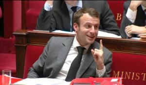 Emmanuel Macron moque l'"espèce de lecture marxiste" de certains députés