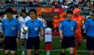 Corée - Les joueurs font leur entrée avec une perruque !