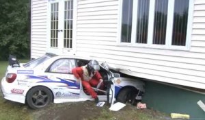 Un pilote de Subaru WRX se crash dans une maison... Et sa réaction est juste énorme!