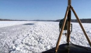 Les brise-glaces de sortie sur l'Hudson