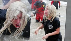 Lady Gaga plonge dans les eaux glacées à Chicago