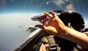 Comment passer un snickers a son passager dans un Jet de l'armée