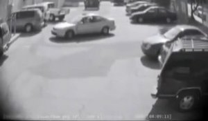 Une vengeance bien masculine dans un parking