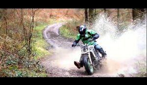Une drôle de motocross dans les bois