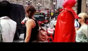 Le diable prend du bon temps dans les rues de Londres