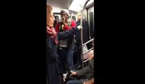 Un jeune BeatBoxer montre son talent dans le métro