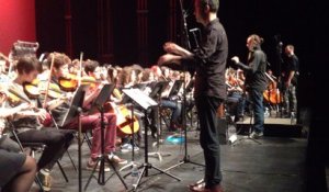 Ibrahim Maalouf joue avec des scolaires