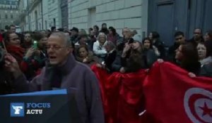 Attentat : plusieurs centaines de personnes devant l'ambassade tunisienne à Paris