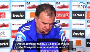 Bielsa réagit à la banderole "Bielsa no se va"