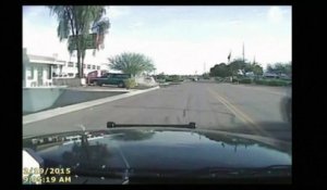 En Arizona, un policier fonce sur un homme armé pour le neutraliser