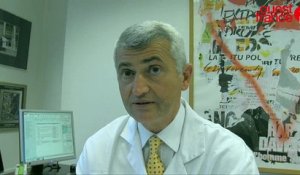 Le professeur Karim Boudjema du CHU de Rennes effectue une greffe de foie de vivant à vivant