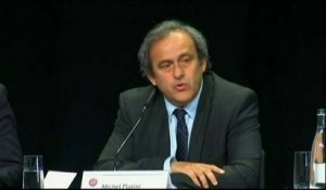 Crise à la Fifa : Platini, "dépité et écœuré", demande la démission de Blatter