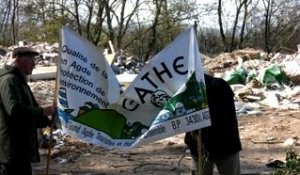 AGDE - 2007 - Manifestation decharge sauvage agde avec l'association AGATHE