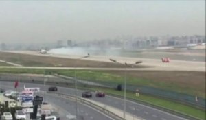 Istanbul : un avion atterrit avec un réacteur en feu