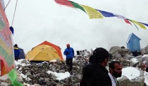 Incroyable avalanche filmée au Népal après un séïsme