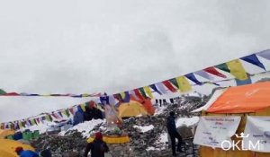 Une avalanche ravage un campement de L'Everest