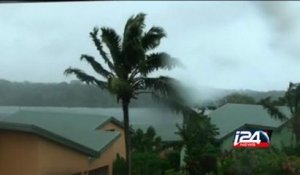 Cyclone Pam brings red alert to Vanuatu