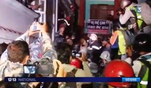 Népal : course contre la montre pour retrouver des survivants