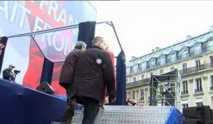 1er-Mai : Jean-Marie Le Pen s'invite à la tribune avant le discours de sa fille