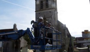 Bouin-Plumoison : Le chantier de destruction du clocher de l'église commence