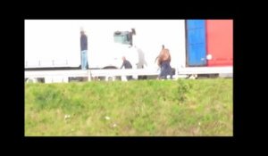 Calais : une vidéo montre les violences policières à l'encontre des migrants
