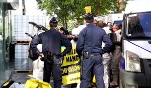 Paris : opération coup de poing de Greenpeace au siège d'In Vivo