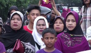 En Indonésie, les habitants affluent pour aider les migrants