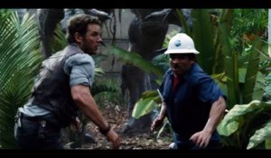 Jurassic World / Extrait 2 "Owen échappe à L'Indominus Rex " VF [Au cinéma le 10 Juin]