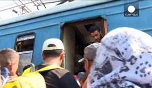 En Macédoine, des milliers de migrants prennent d'assaut un train