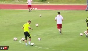 Sergio Ramos montre son talent de jongleur
