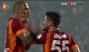 Bagarre entre deux joueurs du Galatasaray  Felipe Melo et Sabri Sarioglu