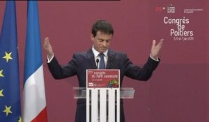 Congrès du PS : Manuel Valls fait (longuement) applaudir François Hollande