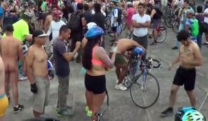 Mexique : ils pédalent nus pour défendre la circulation à vélo