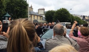 Le prince Albert II de Monaco accueilli par la foule