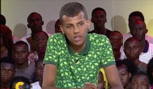 Stromae pleure à la télévision ivoirienne en évoquant le génocide rwandais