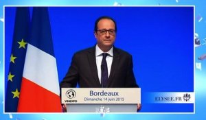 François Hollande ivre au salon Vinexpo