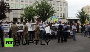 Des manifestants ukrainiens exigent des Yankees qu’ils rentrent chez eux, aux Etats-Unis