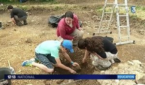 De jeunes archéologues en herbe