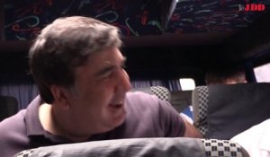 Ukraine : assis dans un bus à côté de Mikheil Saakachvili
