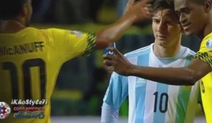 Incroyable, il prend un selfie avec Messi juste après le coup de sifflet final !