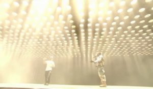 Kanye West interrompu en plein concert par un comédien à Glastonbury 2015