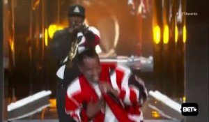 Chute de P. Diddy pendant les Bet Awards 2015