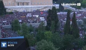 Grèce : des milliers de partisans du "non" réunis devant le Parlement
