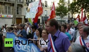 Paris: une foule sur la place de la Bastille en soutien à la Grèce