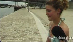 Elle saute dans la Seine !!