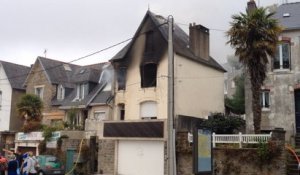 Une maison détruite par les flammes