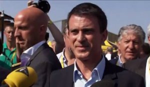 "Nous faisons face à une menace terroriste inédite", déclare Manuel Valls en marge du Tour de France